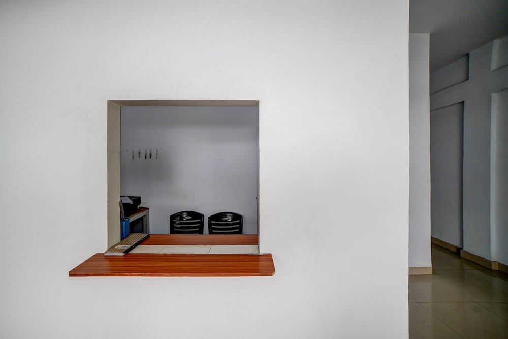Oyo 90994 Ada Guest House