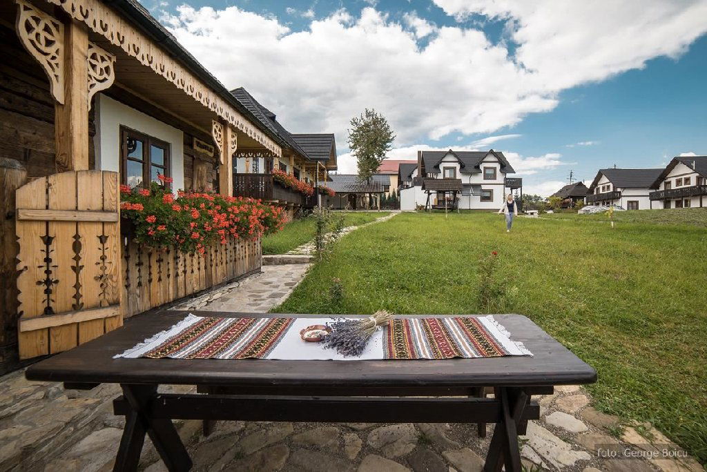 Hotel Pensiunea La Roata