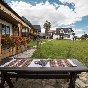 Hotel Pensiunea La Roata cazare Gura Humorului