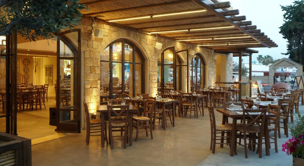 Melpo Antia Hotel & Suites