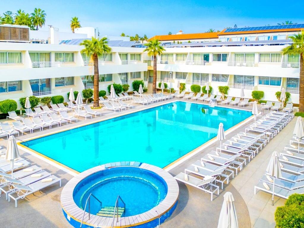 Melpo Antia Hotel & Suites
