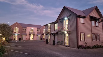 Hotel 244 Highfield Mews Motel