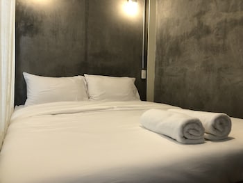 On The Bed Hostel