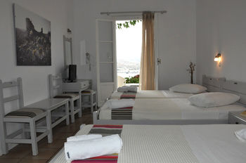 Akrotiri Hotel