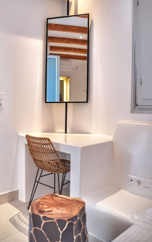 Quartano Luxury Cycladic Residence