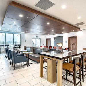 Hotel Holiday Inn Express & Suites Calgary Airport Trail Ne cazare Calgary
