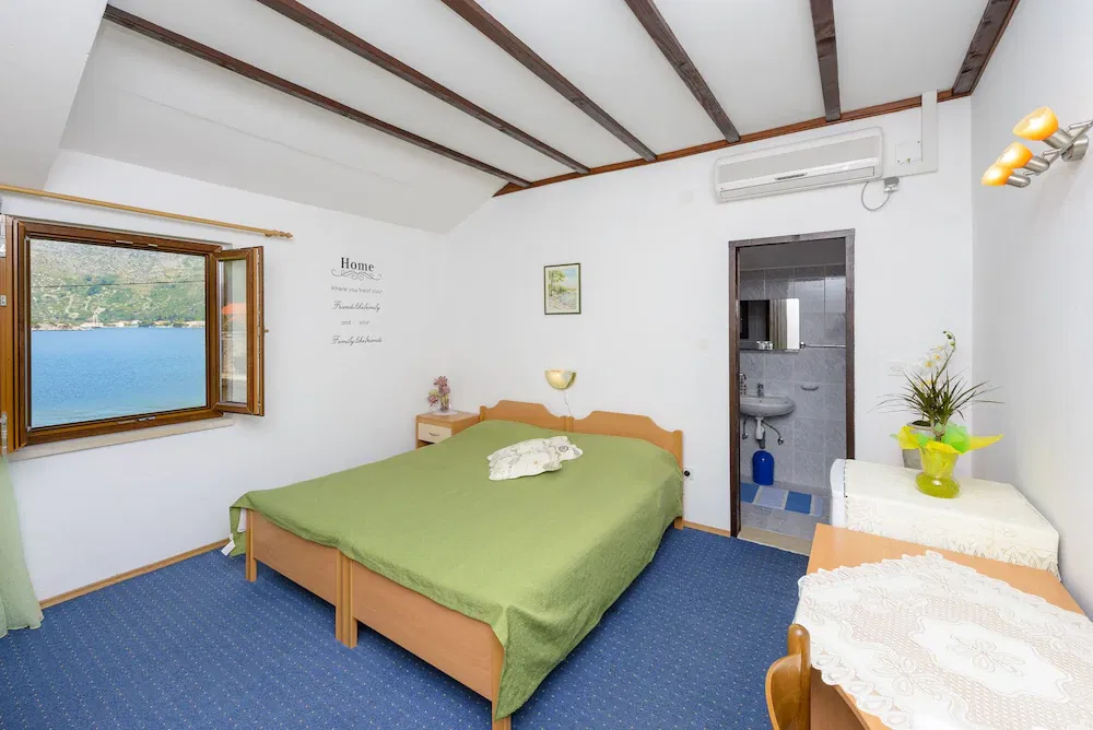 Hotel Rooms Mali Raj