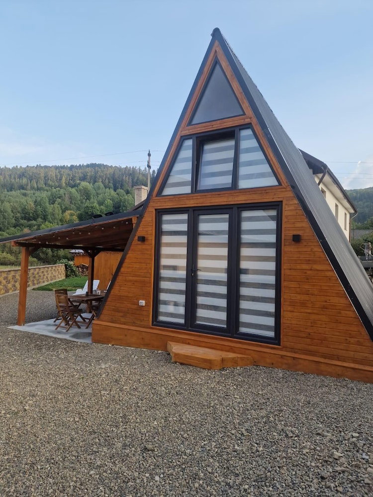 Hotel Bucovina-A-Framehouse-Hottub-Fireplace-Patio-Wifi