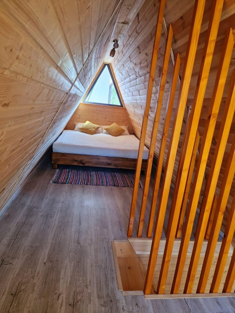 Bucovina-A-Framehouse-Hottub-Fireplace-Patio-Wifi