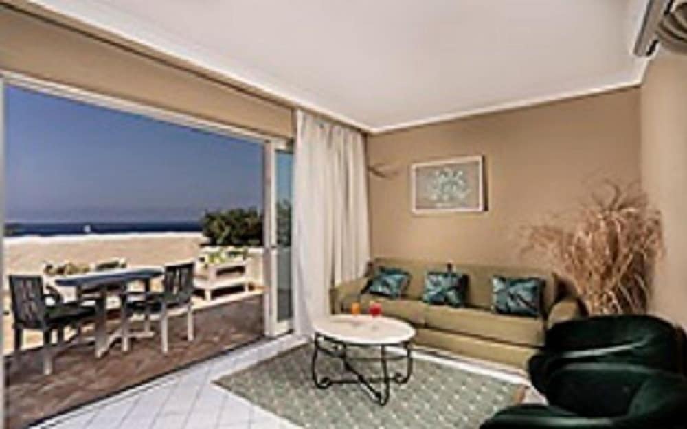 Therasia Resort Sea & Spa