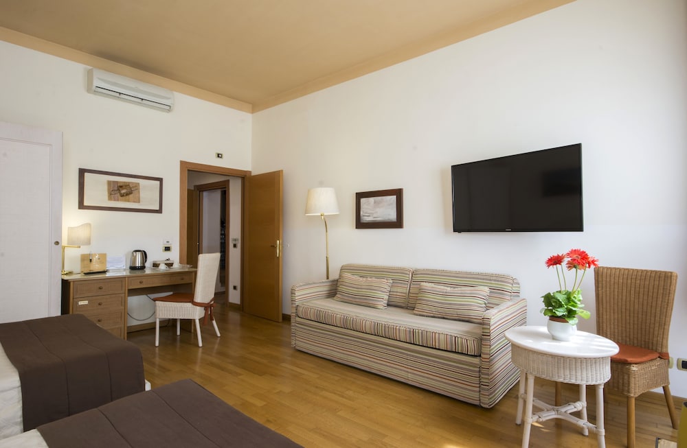 Piazza Paradiso Accomodation