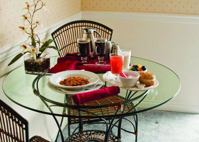 Hotel South Thompson Inn & Conference Centre