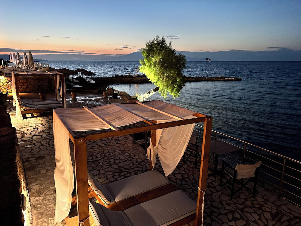 Hotel Amaltheia Beach Front Houses