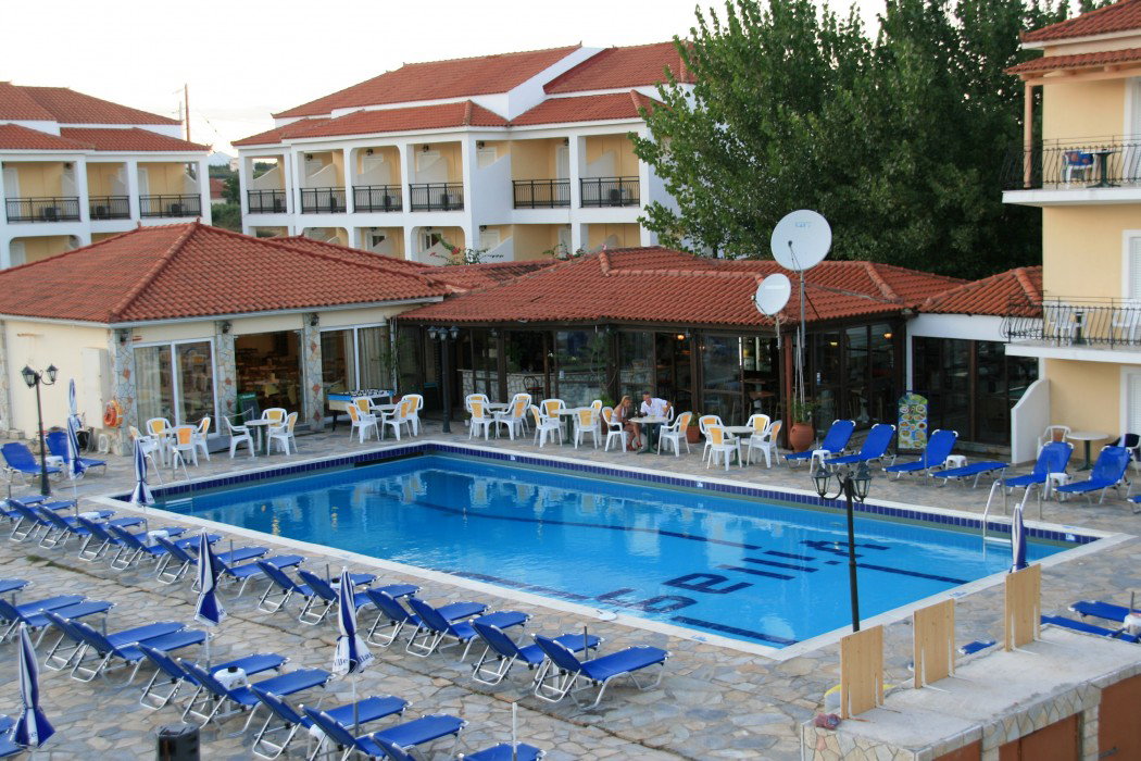 Village Inn Studios & Family Apartments