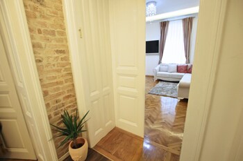 Hotel Aurelia Antik Apartments And Rooms