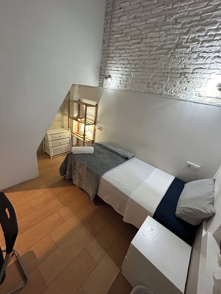 Hotel Airbhouse Private Rooms & Apartments