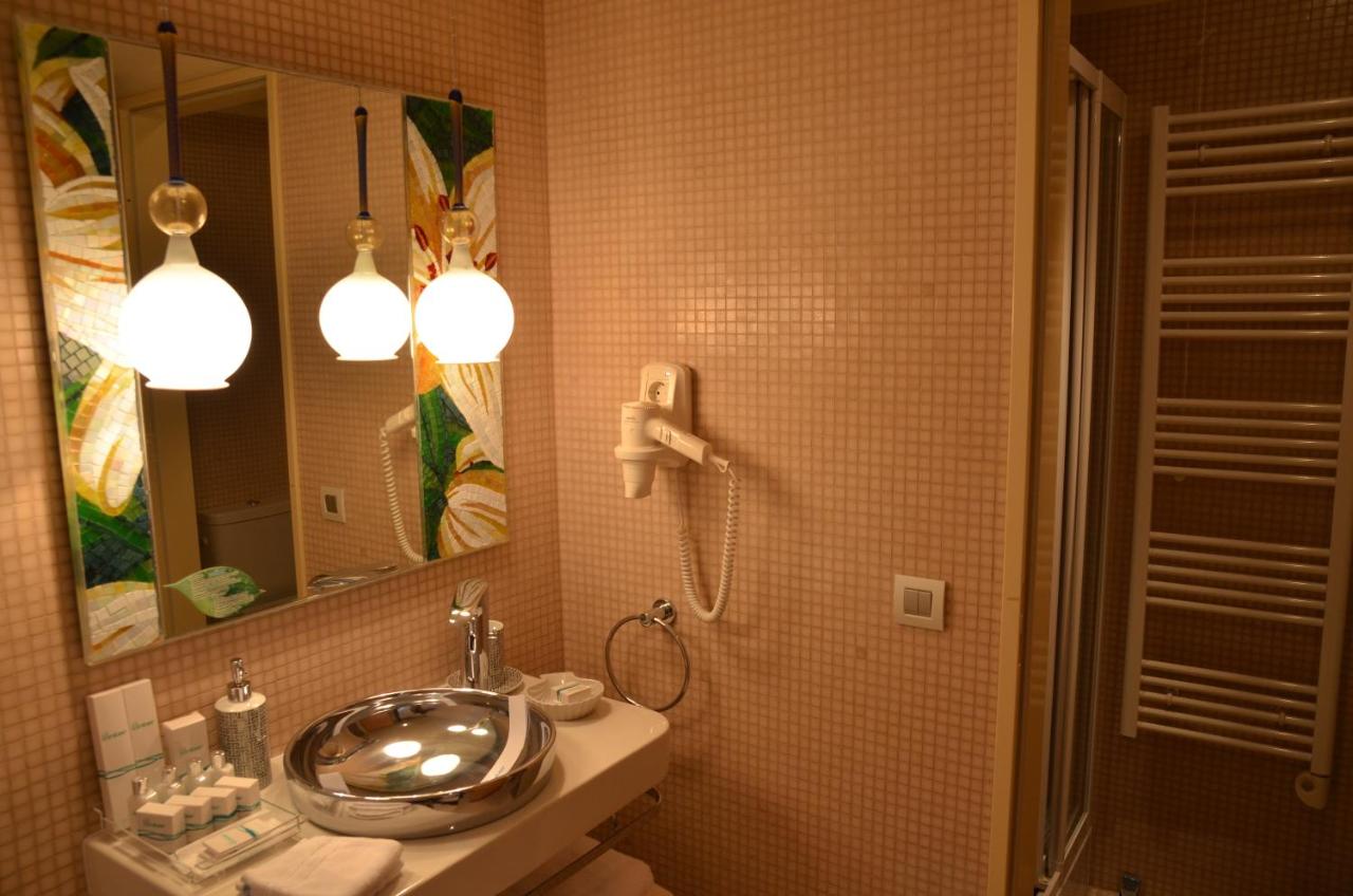 Hotel Carmen International