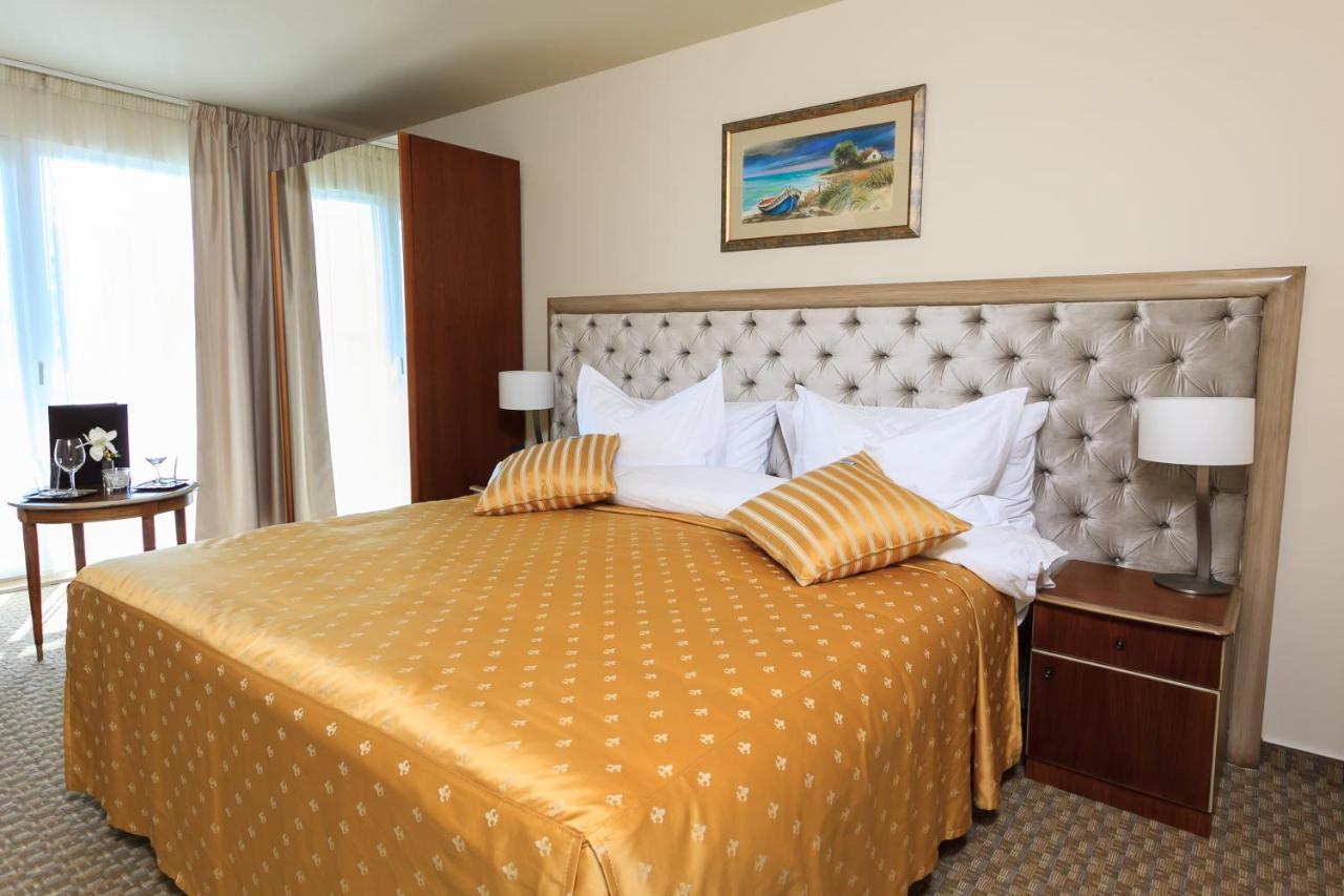 Hotel Carmen International