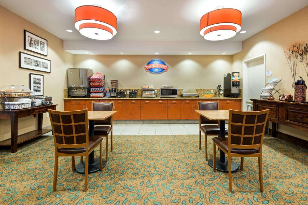 Hotel Baymont By Wyndham Denver International Airport