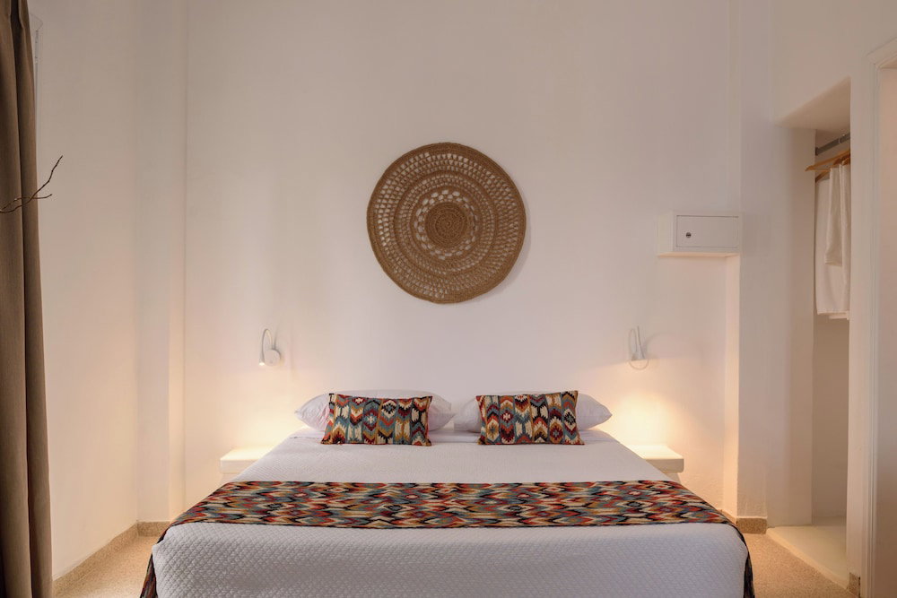 Cal Day Rooms Santorini
