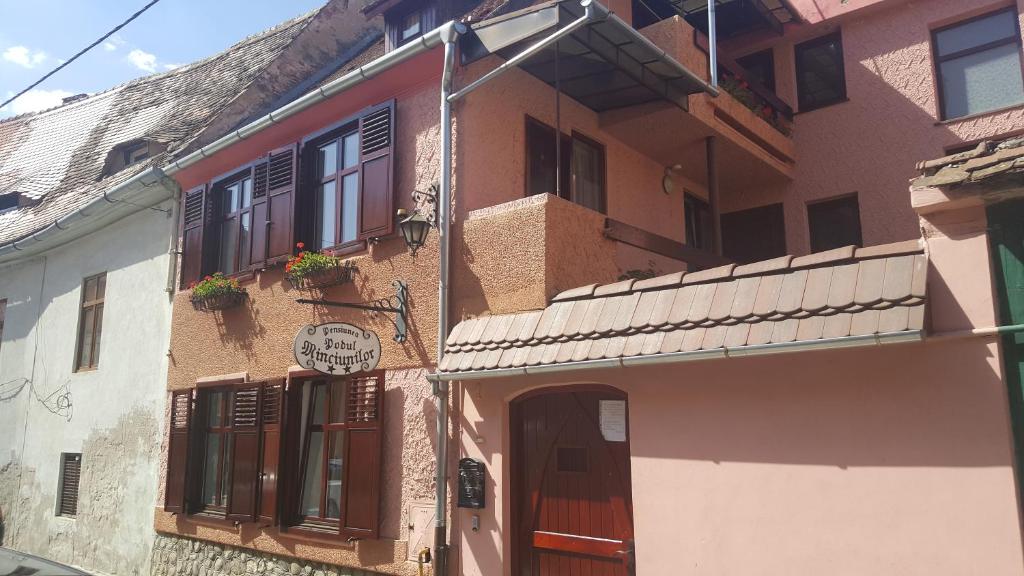 Hotel Pensiunea Podul Minciunilor