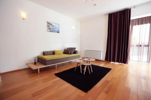 Living In Aparthotel