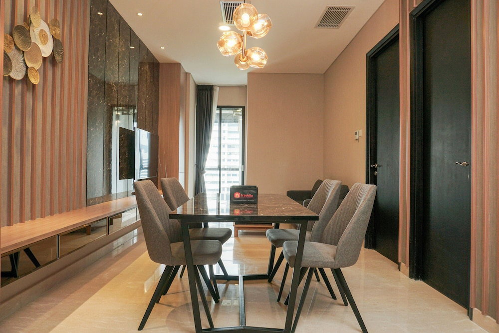 Luxurious 2Br At Sudirman Suites Apartment