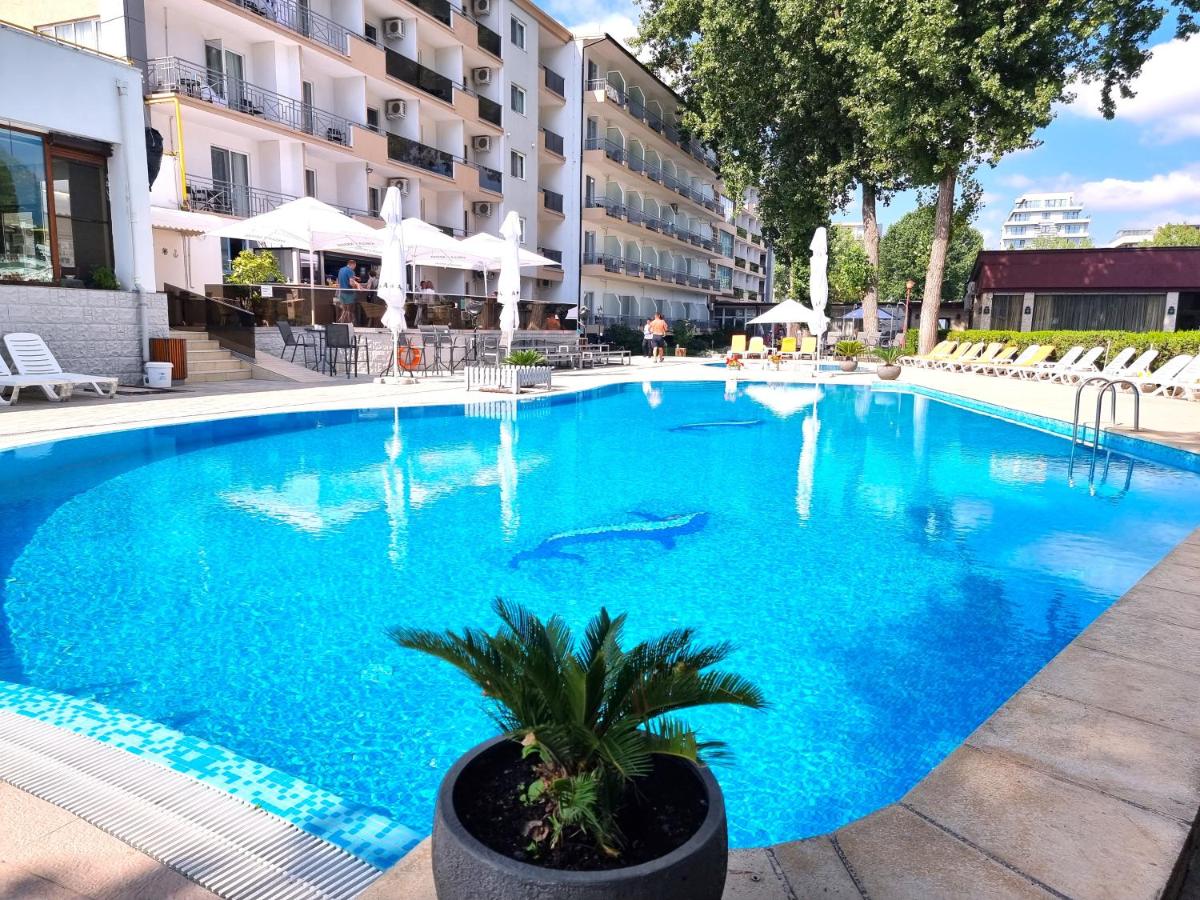 Complex Modern Mamaia