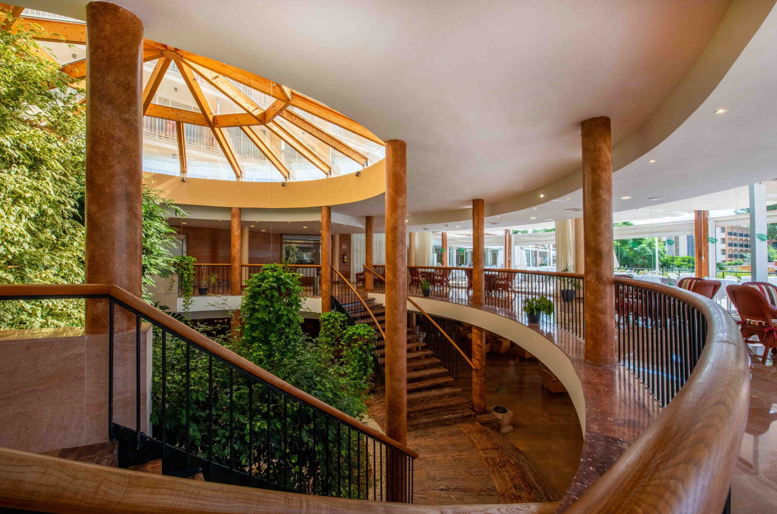 Valentn Grand Park Suite Hotel