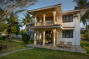 Hotel Bahari Dhow Beach Villas cazare Diani Beach