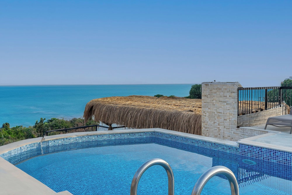 Rosy Suites Hotel