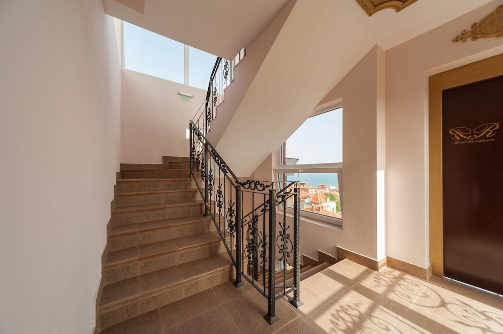 Roel Residence Apartments