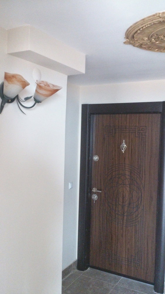 Roel Residence Apartments
