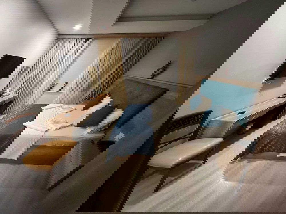 Hotel Destinia Pera Suites