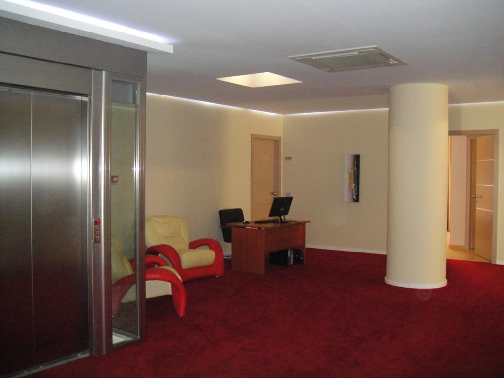 Sky 2 Hotel