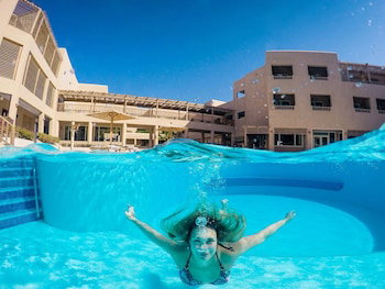 The Breakers Diving & Surfing Lodge