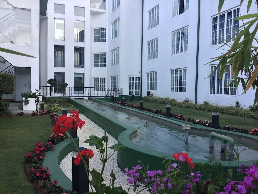 Araliya Green Hills Hotel