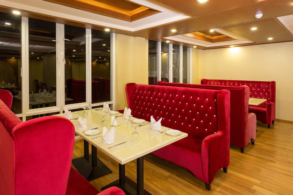 The Grand Kandyan Hotel