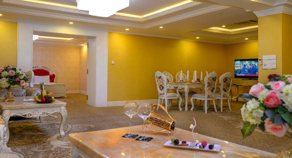 The Grand Kandyan Hotel