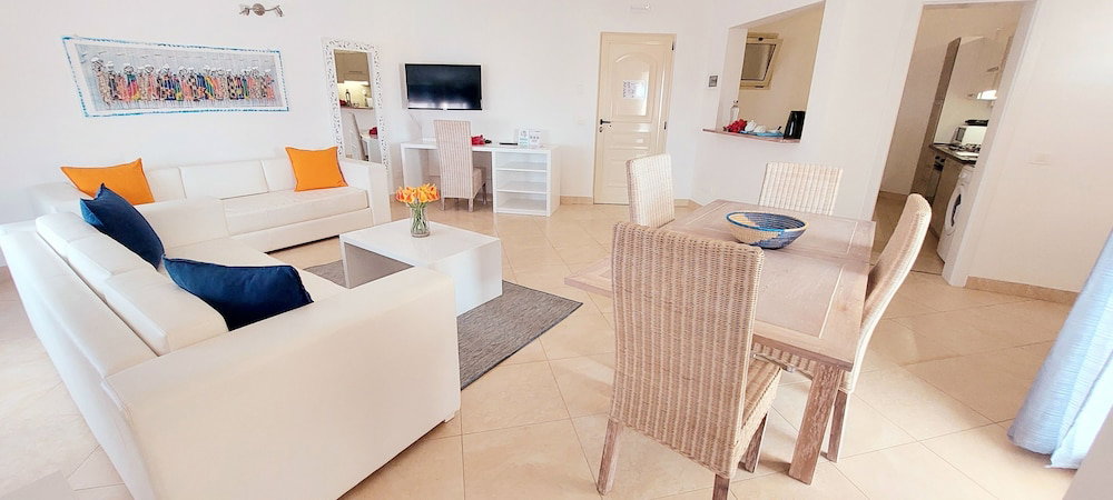 Branco Suites
