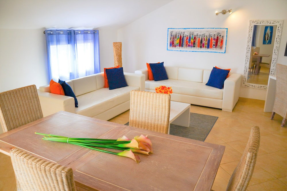 Branco Suites