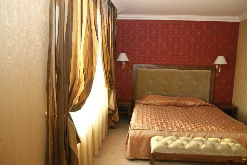 Club Central Hotel