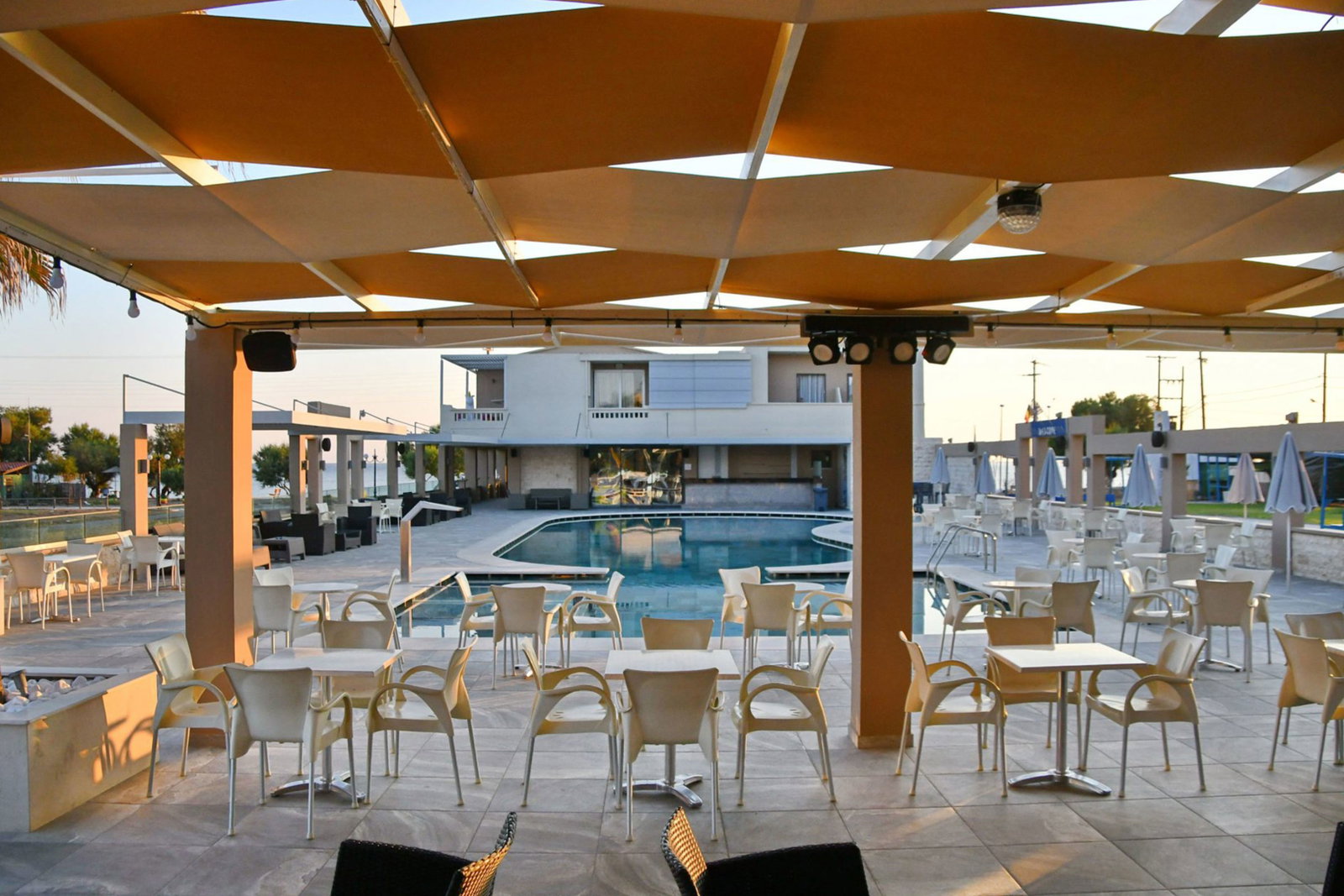 dal travel Castro Beach Hotel