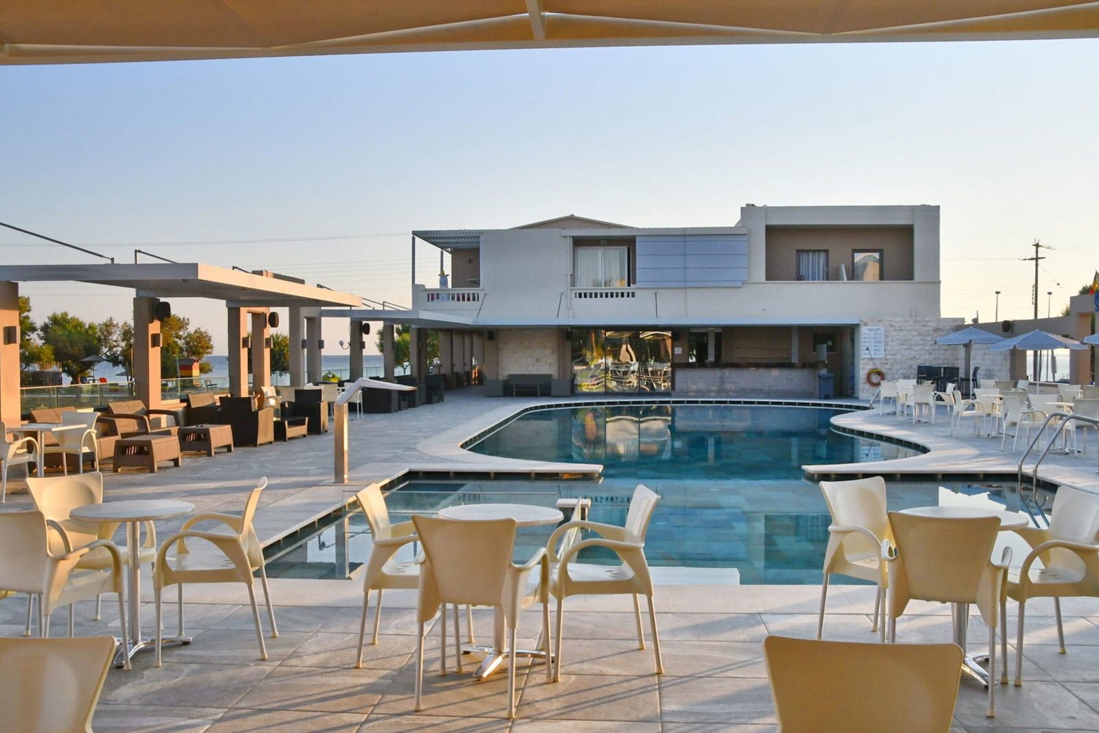 dal travel Castro Beach Hotel