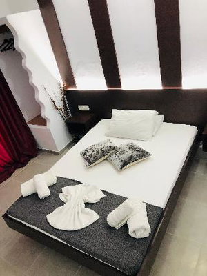 Hotel Villa Livadaros cazare Santorini