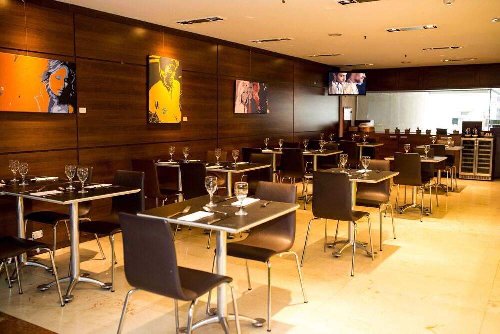 Hotel Howard Johnson By Wyndham Cordoba