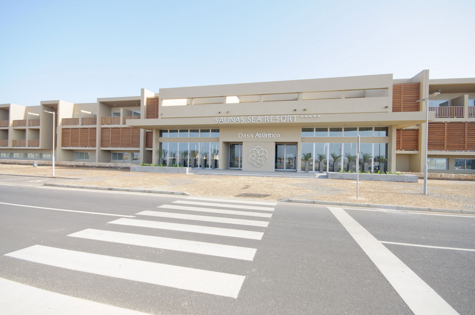 Hotel Oasis Salinas Sea