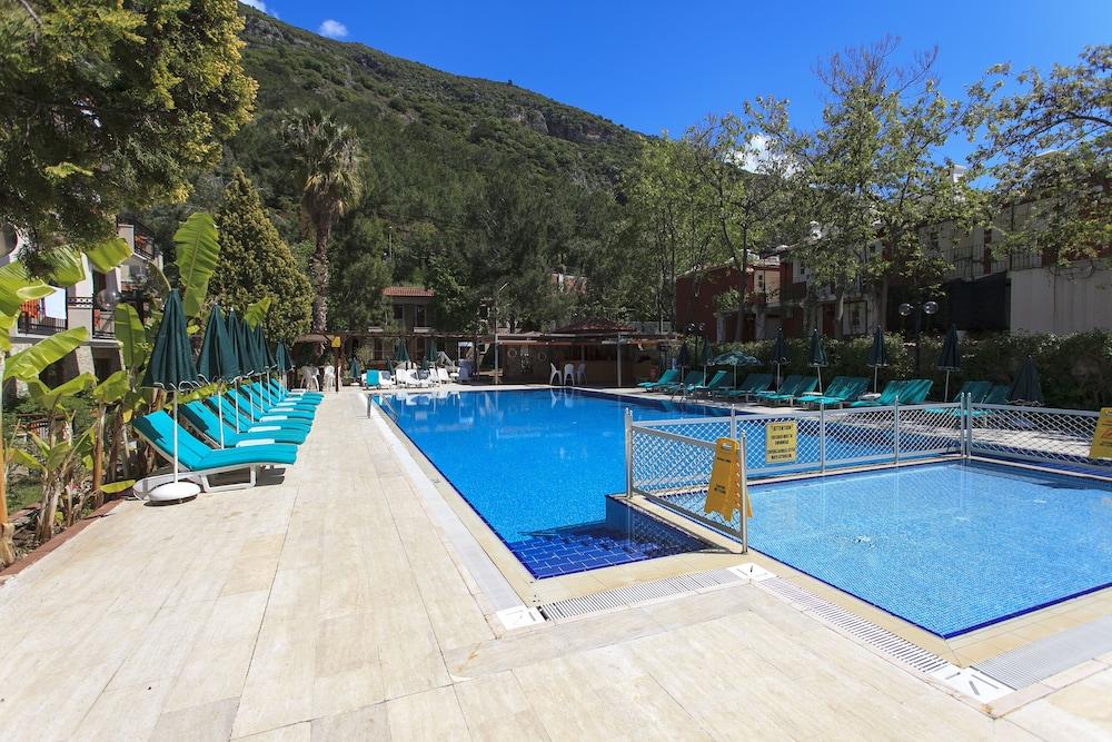 Perdikia Beach Hotel