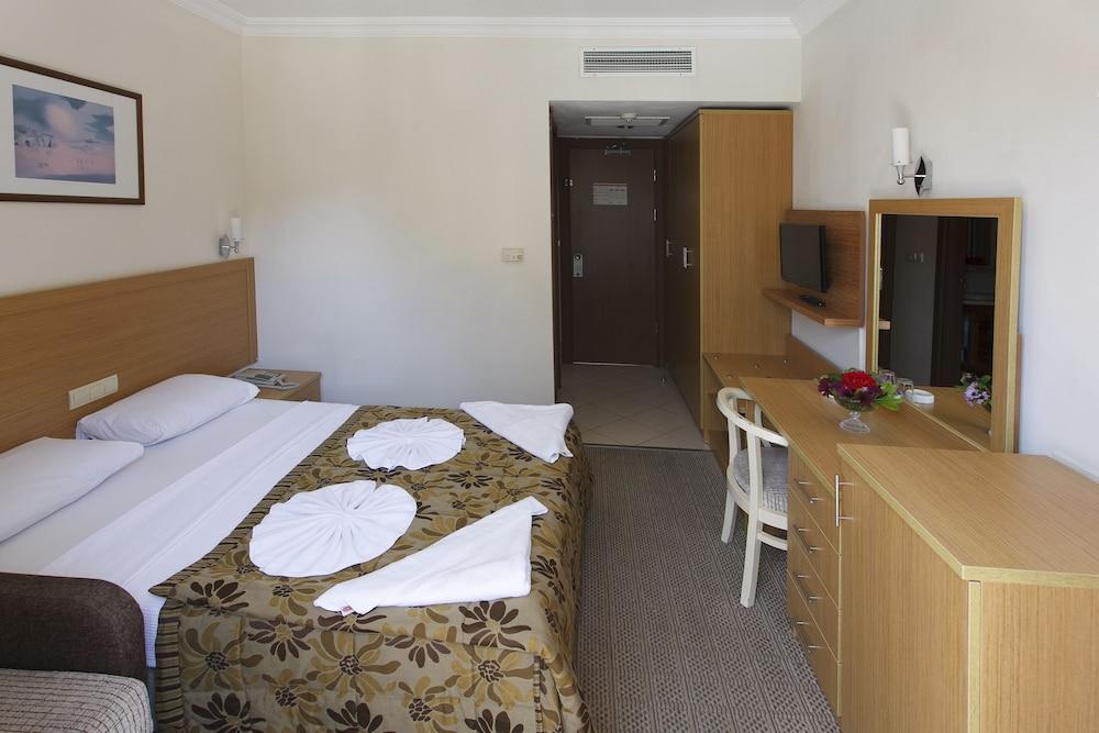 Perdikia Beach Hotel
