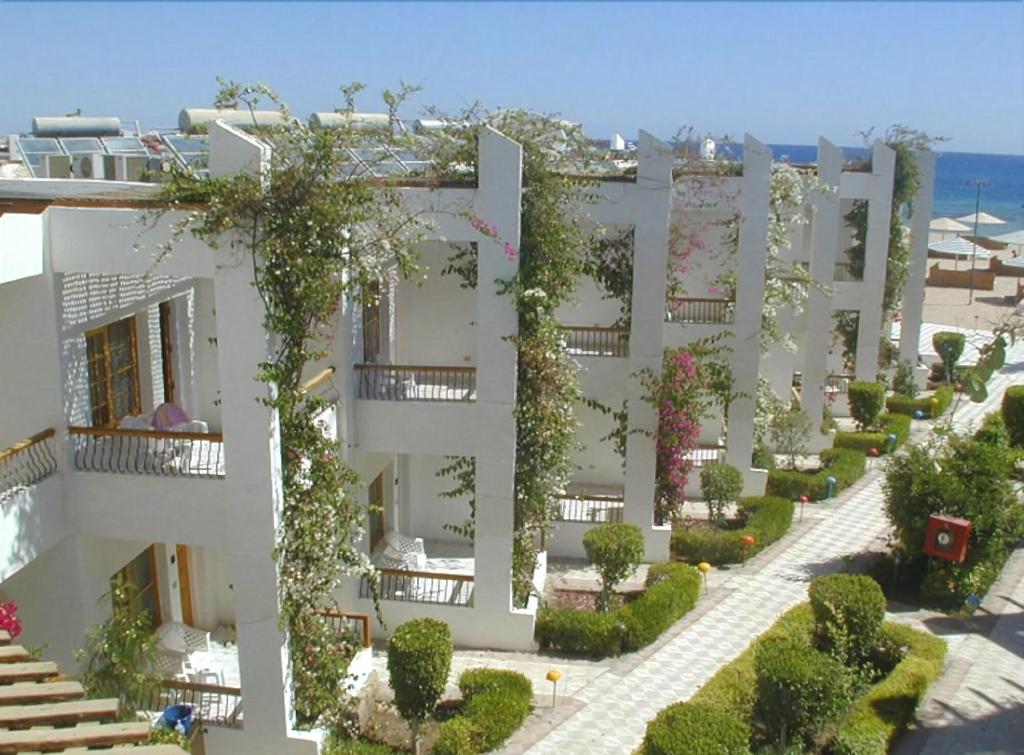 Menaville